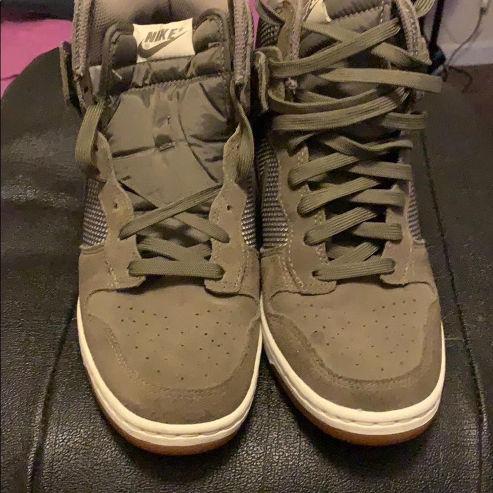 Women’s Nike wedge sneakers